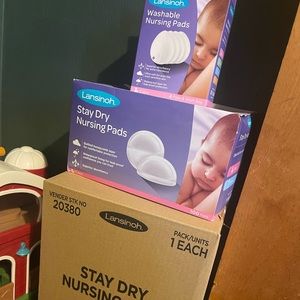 Lansinoh nursing pads (300 total + 4 washable)